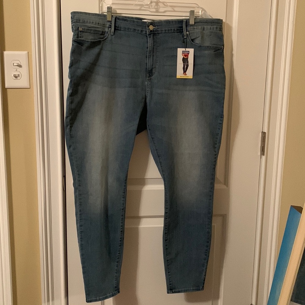 NWT Levi’s Denizen essential stretch mid rise skinny jeans size 24